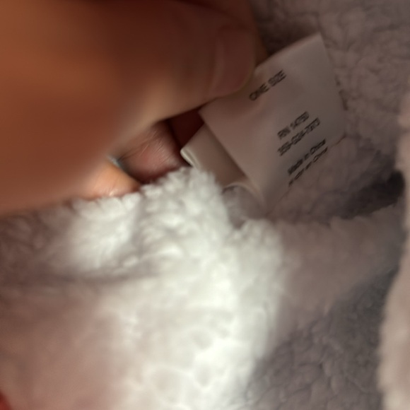 2 sets of Girls Disney Lined hats-Disney Princess Pink & Purple - Picture 8 of 17